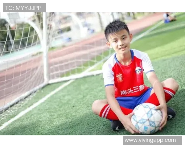 绿茵场上的爱恋旋律足球明星与平凡女孩的浪漫故事 绿茵场上的爱恋旋律足球明星与平凡女孩的浪漫故事