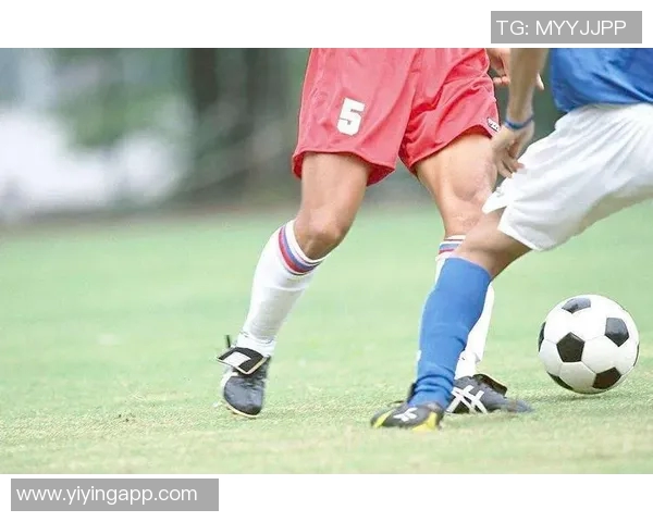 足球明星在比赛中是否会选择穿足球袜的真实情况揭秘