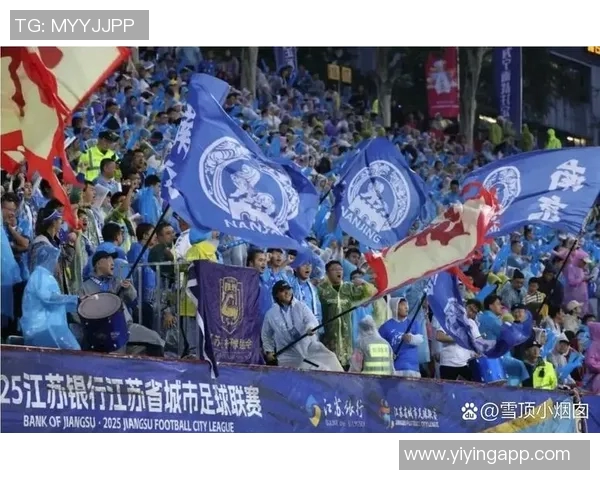 中超足球赛事精彩纷呈各队争夺冠军荣耀引发球迷热情高涨
